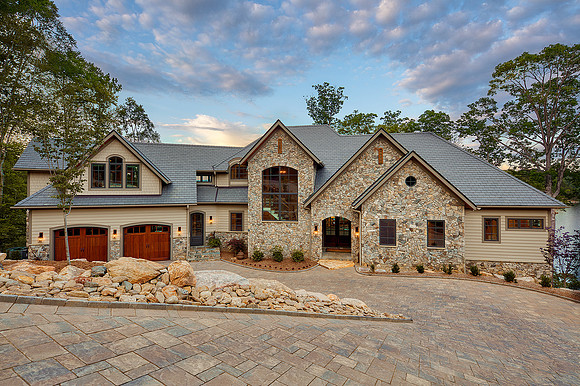 Lake Keowee Exterior